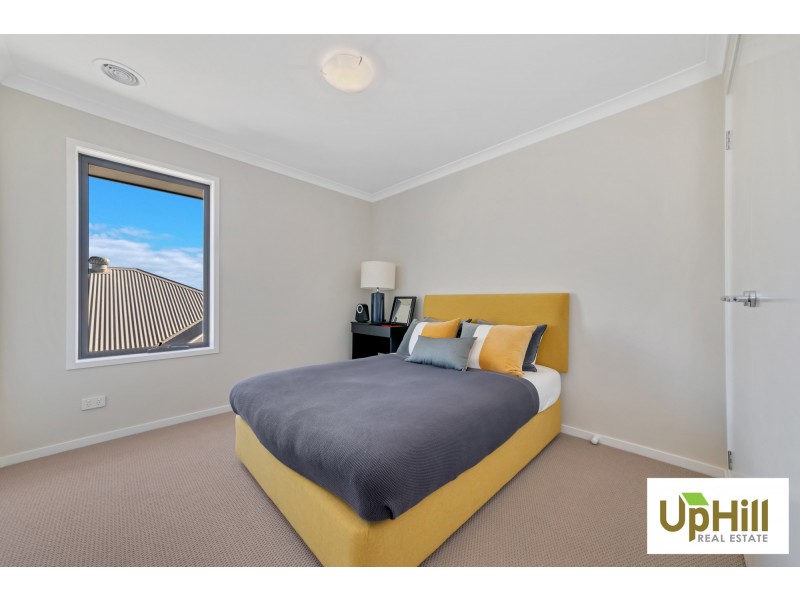 26  SERENGETI STREET, Clyde North VIC 3978