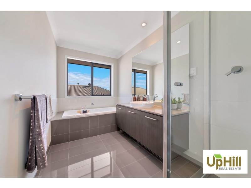 26  SERENGETI STREET, Clyde North VIC 3978