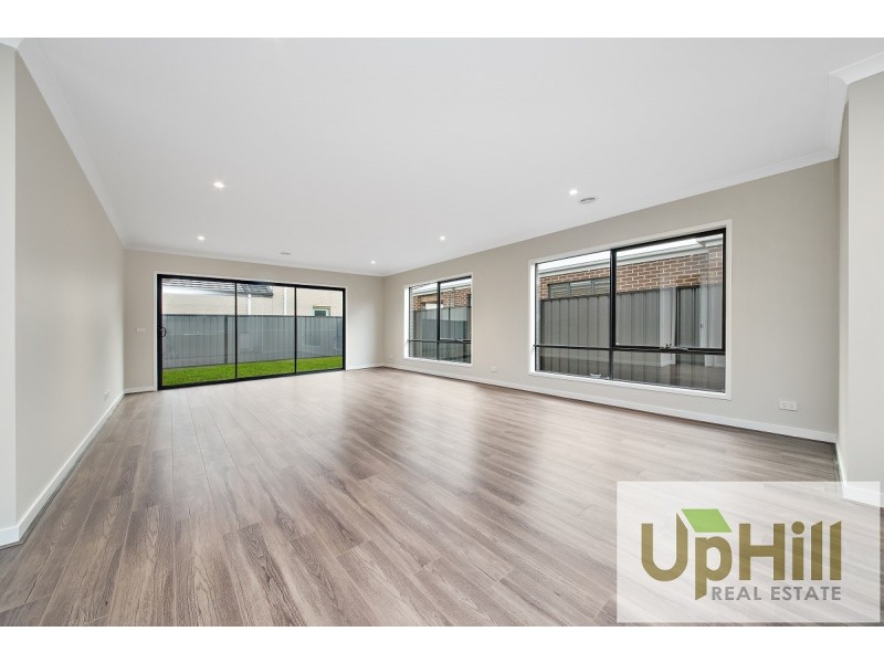 14 Keighery Drive, Clyde North VIC 3978