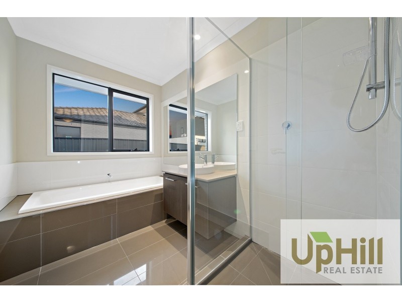 14 Keighery Drive, Clyde North VIC 3978