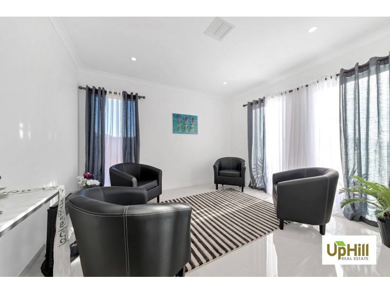 11 Carmicheal Avenue, Cranbourne West VIC 3977