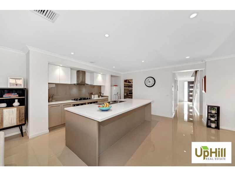 11 Carmicheal Avenue, Cranbourne West VIC 3977