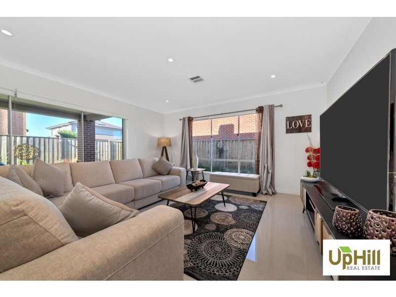 11 Carmicheal Avenue, Cranbourne West VIC 3977