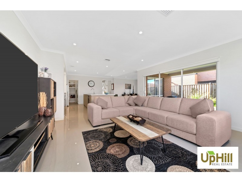 11 Carmicheal Avenue, Cranbourne West VIC 3977