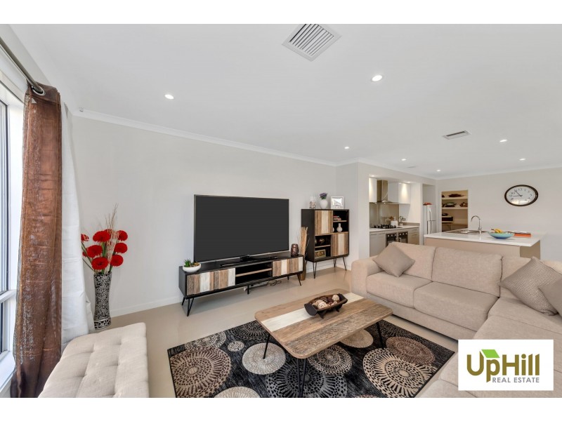 11 Carmicheal Avenue, Cranbourne West VIC 3977