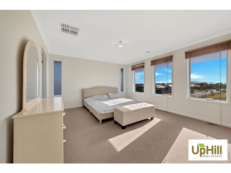 11 Carmicheal Avenue, Cranbourne West VIC 3977