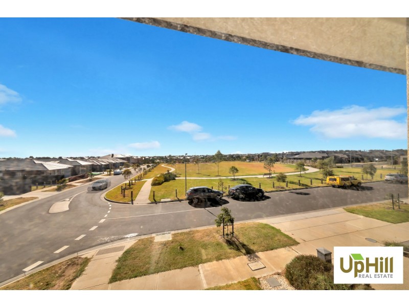 11 Carmicheal Avenue, Cranbourne West VIC 3977