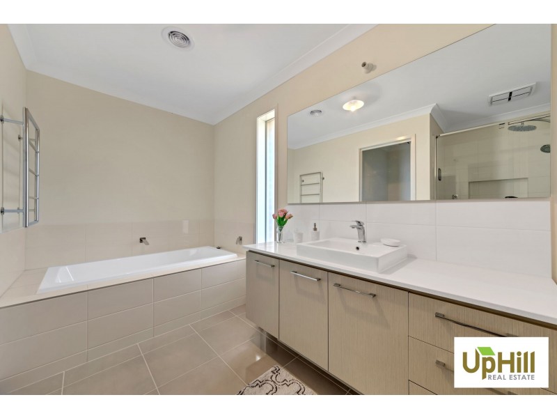 11 Carmicheal Avenue, Cranbourne West VIC 3977