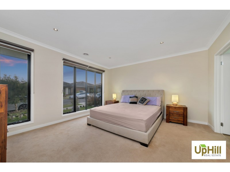 37 PALOMINO AVENUE, Clyde North VIC 3978