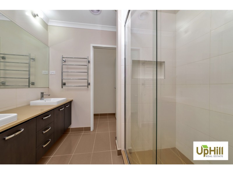 37 PALOMINO AVENUE, Clyde North VIC 3978