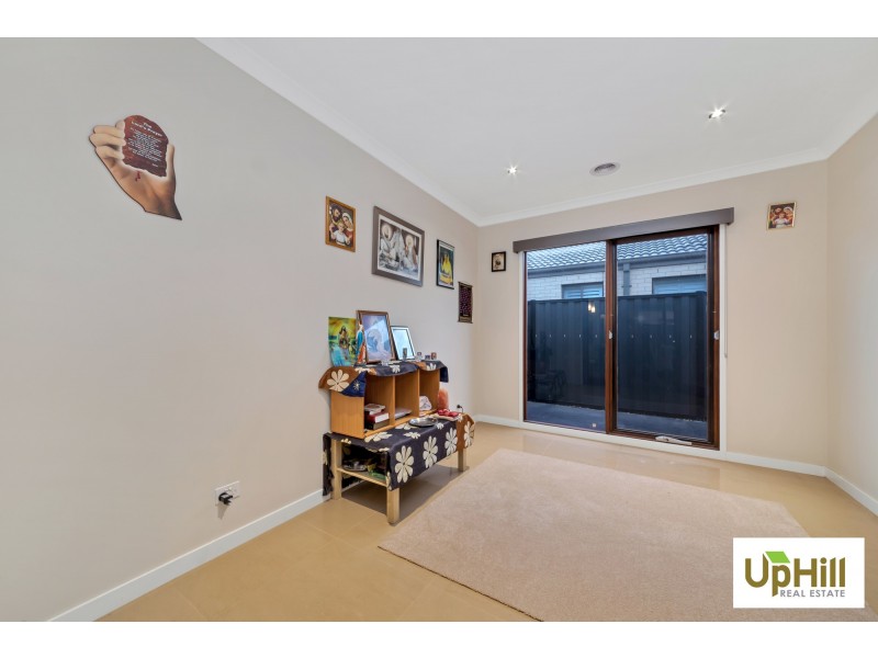 37 PALOMINO AVENUE, Clyde North VIC 3978