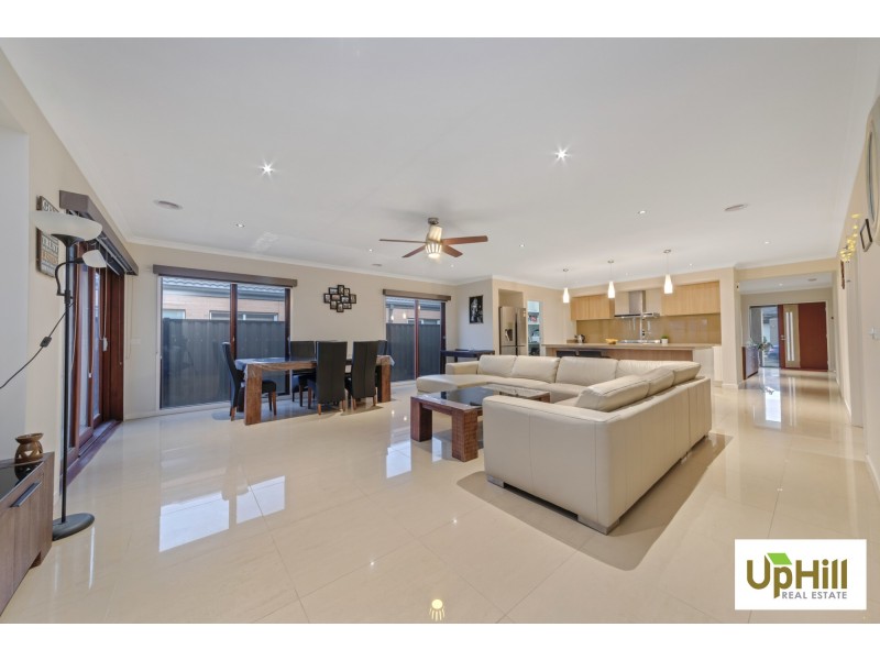 37 PALOMINO AVENUE, Clyde North VIC 3978