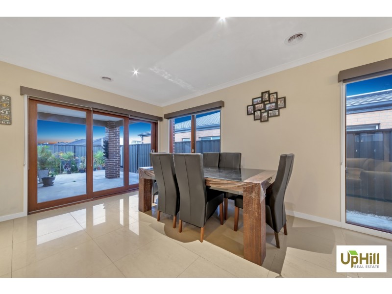 37 PALOMINO AVENUE, Clyde North VIC 3978