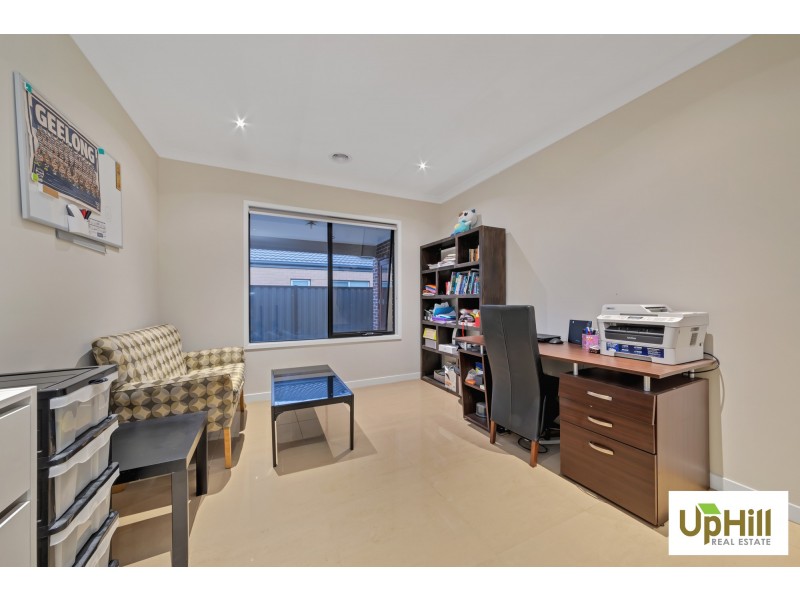 37 PALOMINO AVENUE, Clyde North VIC 3978