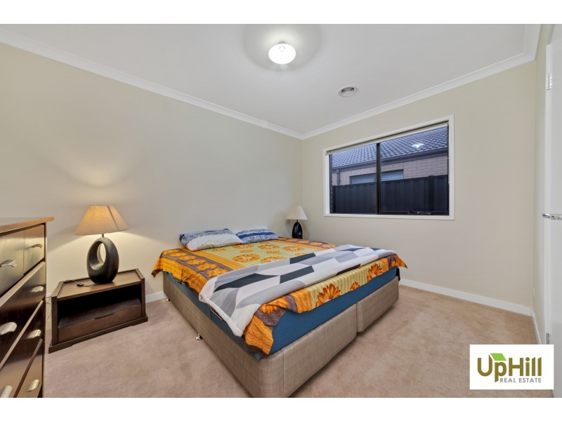 37 PALOMINO AVENUE, Clyde North VIC 3978