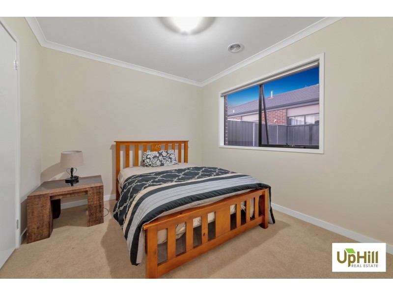 37 PALOMINO AVENUE, Clyde North VIC 3978