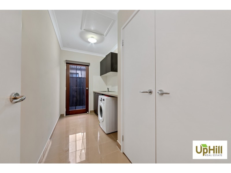 37 PALOMINO AVENUE, Clyde North VIC 3978