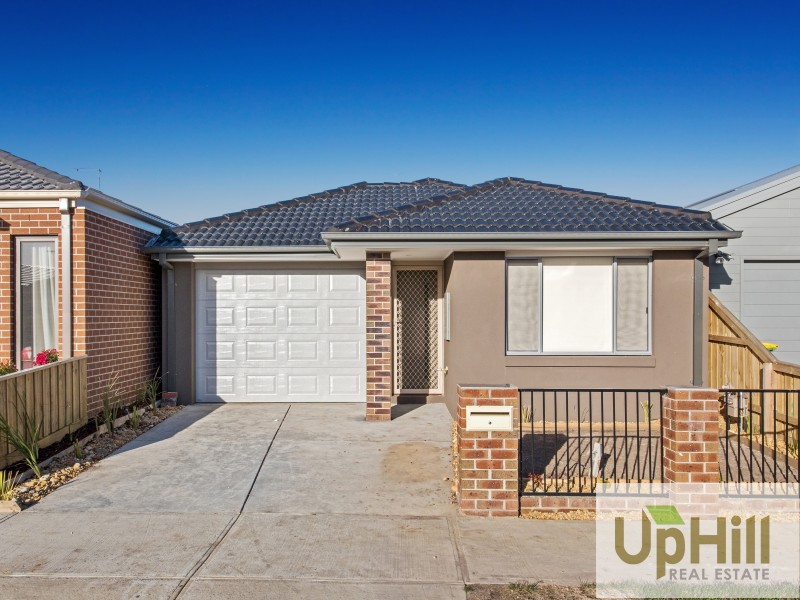 19 MAYWOOD STREET, Pakenham VIC 3810