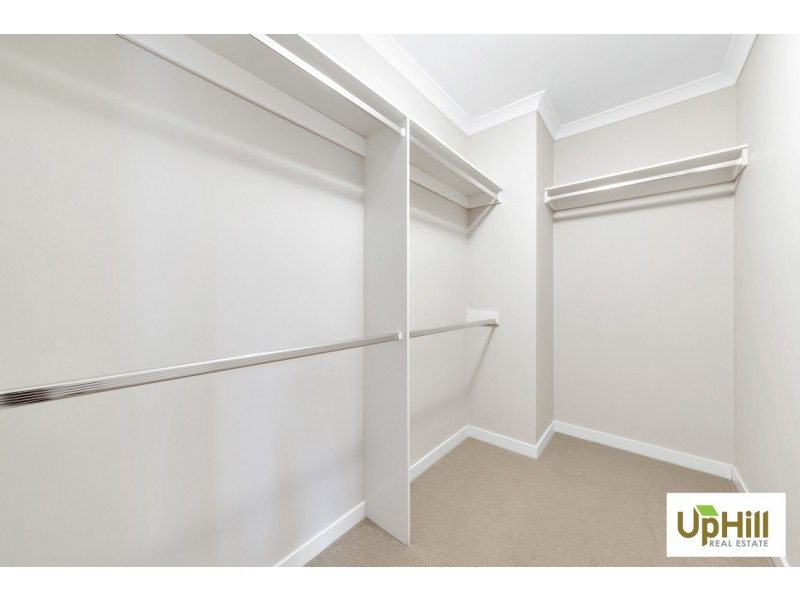 4 BELLHAVEN CIRCUIT, Clyde North VIC 3978