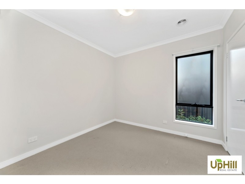 4 BELLHAVEN CIRCUIT, Clyde North VIC 3978