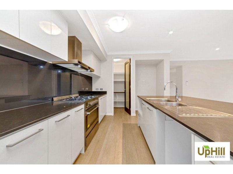 4 BELLHAVEN CIRCUIT, Clyde North VIC 3978