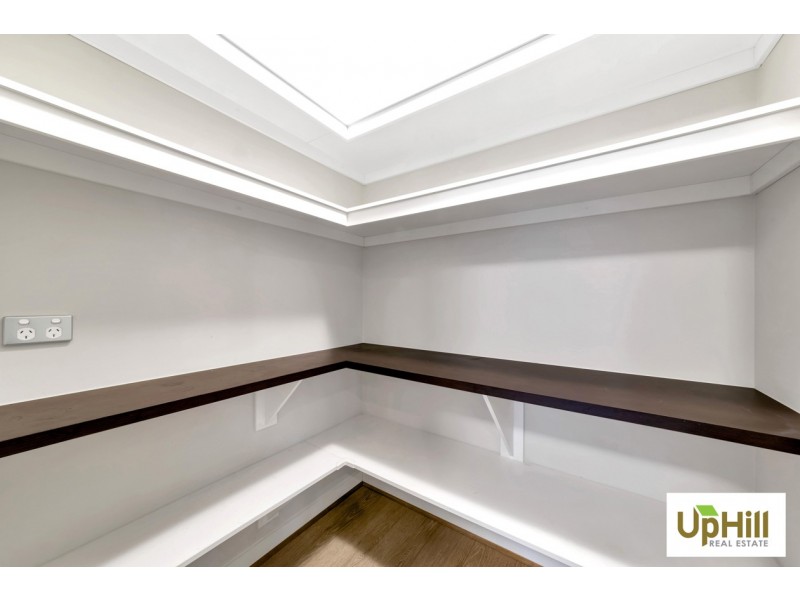 4 BELLHAVEN CIRCUIT, Clyde North VIC 3978