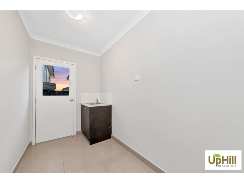 4 BELLHAVEN CIRCUIT, Clyde North VIC 3978