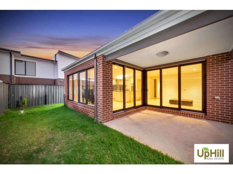 4 BELLHAVEN CIRCUIT, Clyde North VIC 3978