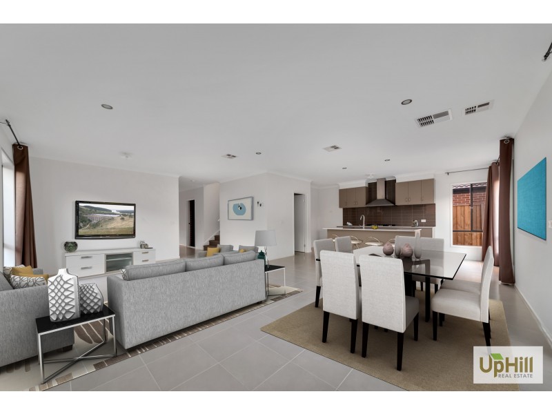 8 SLOANE DRIVE, Clyde North VIC 3978