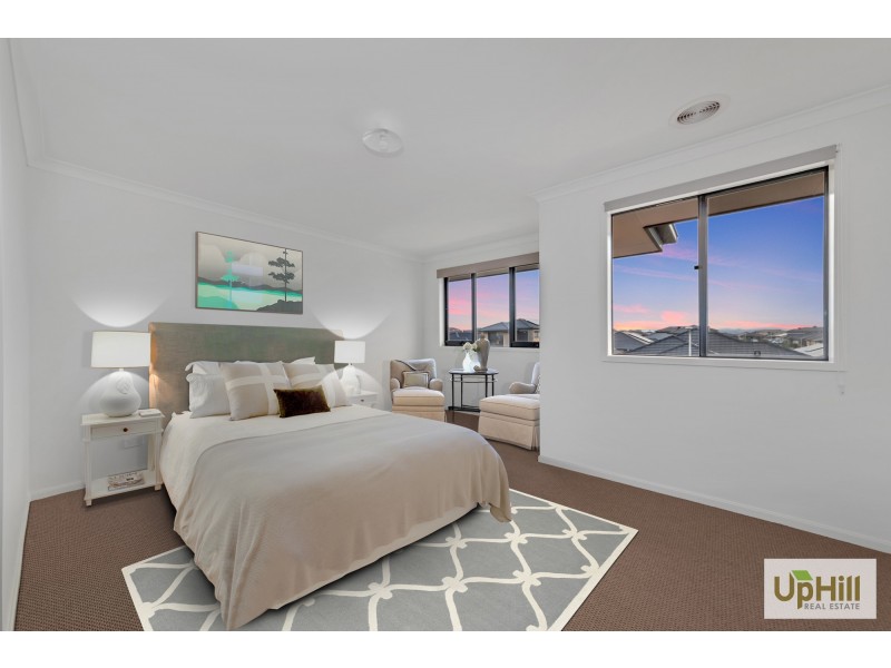 8 SLOANE DRIVE, Clyde North VIC 3978