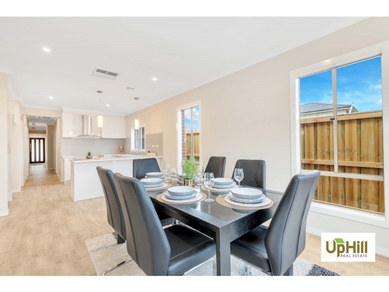 21 SWALLOWTAIL AVENUE, Clyde North VIC 3978