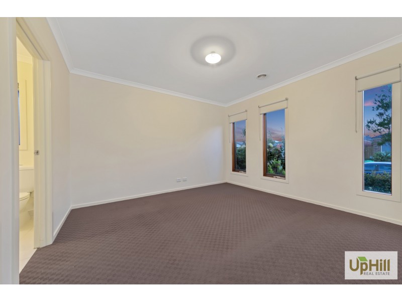 15 JUTLAND CLOSE, Clyde North VIC 3978