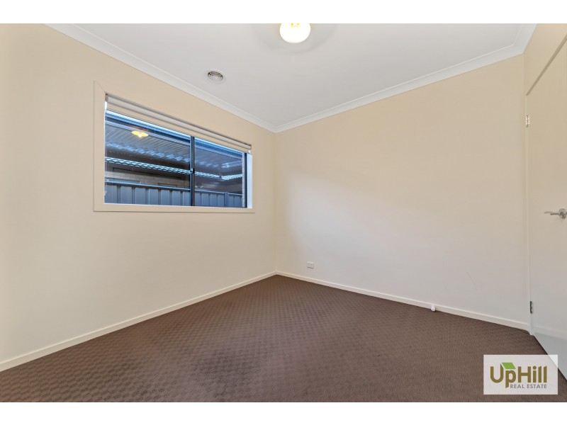 15 JUTLAND CLOSE, Clyde North VIC 3978