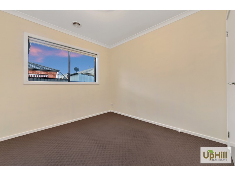15 JUTLAND CLOSE, Clyde North VIC 3978