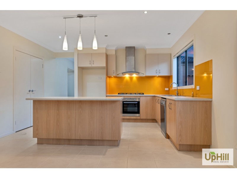 15 JUTLAND CLOSE, Clyde North VIC 3978