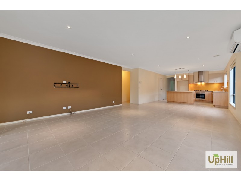 15 JUTLAND CLOSE, Clyde North VIC 3978