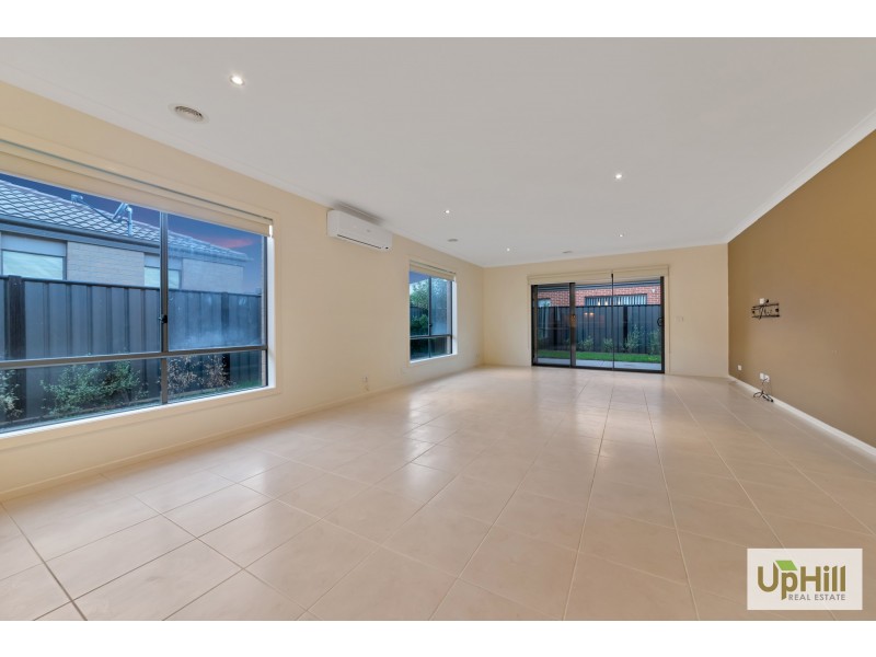 15 JUTLAND CLOSE, Clyde North VIC 3978