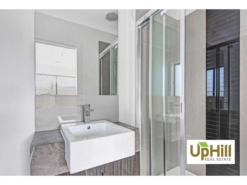 5 Creekton Close, Pakenham VIC 3810