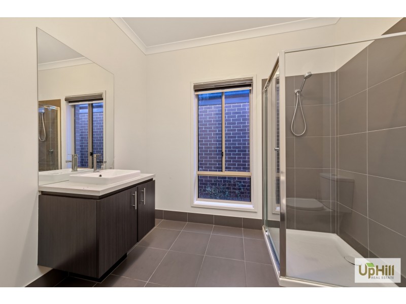 31 BRIGHTSTONE DRIVE, Clyde North VIC 3978