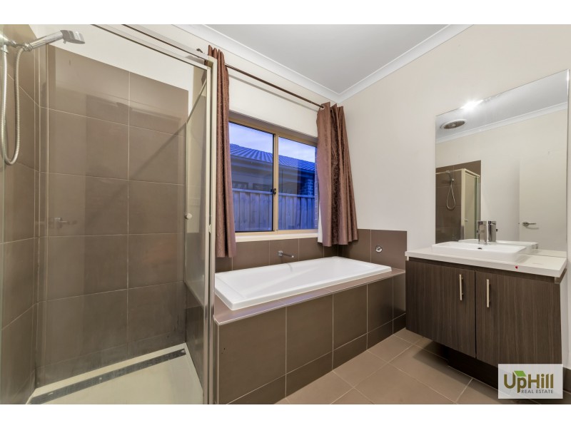 31 BRIGHTSTONE DRIVE, Clyde North VIC 3978