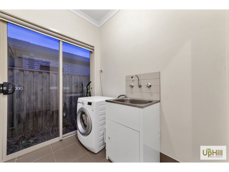 31 BRIGHTSTONE DRIVE, Clyde North VIC 3978