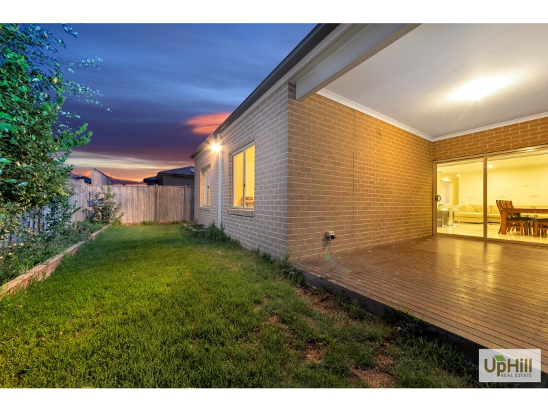 31 BRIGHTSTONE DRIVE, Clyde North VIC 3978
