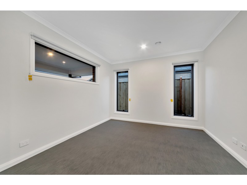 26 SCOTLAND CIRCUIT, Cranbourne West VIC 3977