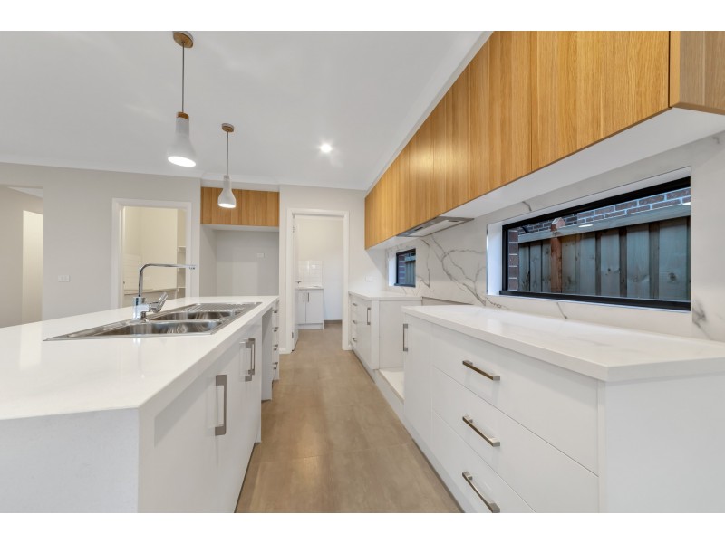 26 SCOTLAND CIRCUIT, Cranbourne West VIC 3977