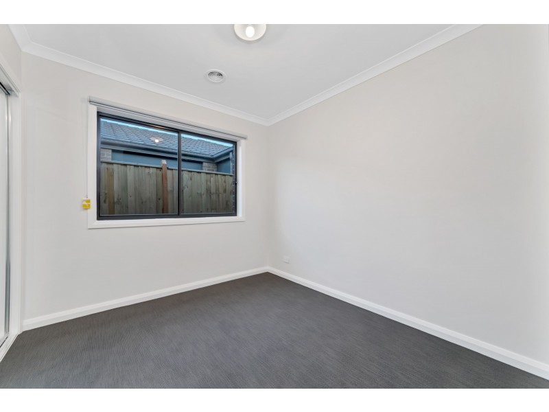 26 SCOTLAND CIRCUIT, Cranbourne West VIC 3977