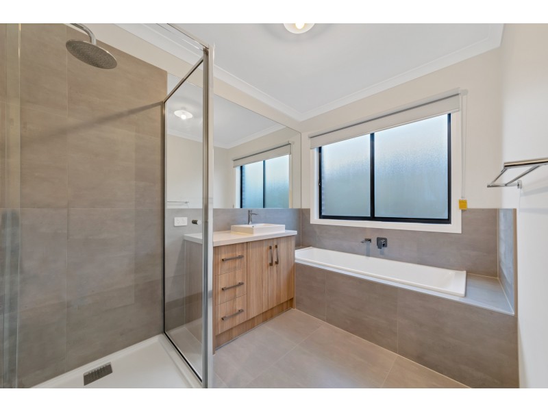 26 SCOTLAND CIRCUIT, Cranbourne West VIC 3977