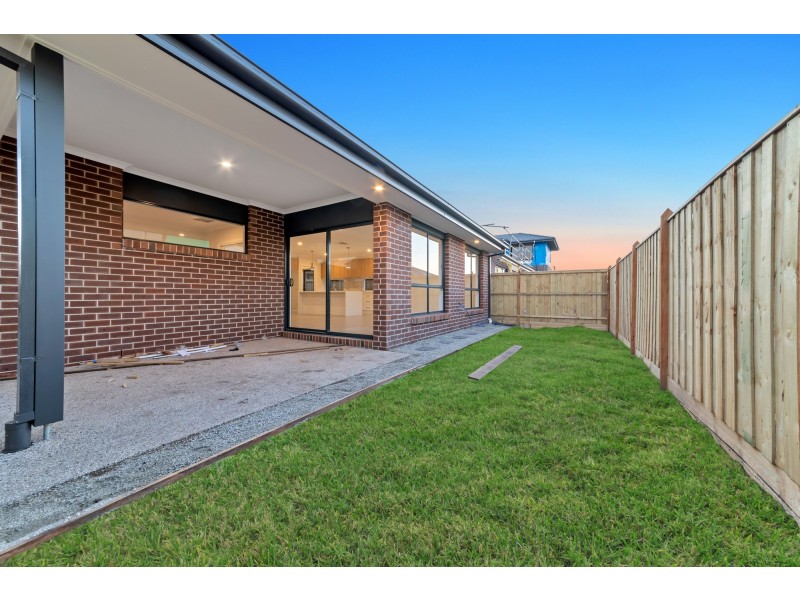26 SCOTLAND CIRCUIT, Cranbourne West VIC 3977