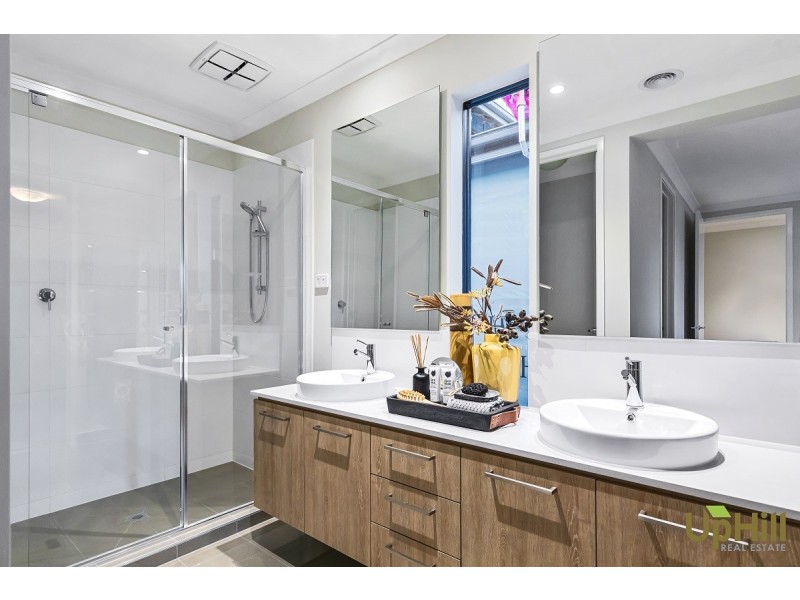 7 EPSOM LANE, Cranbourne North VIC 3977