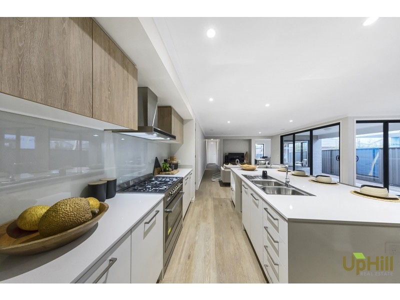 7 EPSOM LANE, Cranbourne North VIC 3977