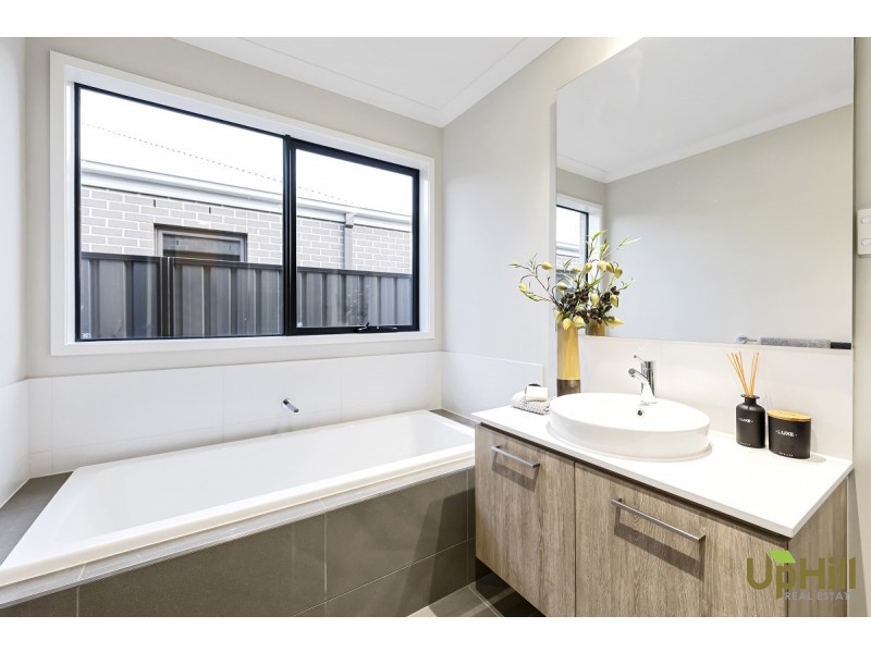 7 EPSOM LANE, Cranbourne North VIC 3977